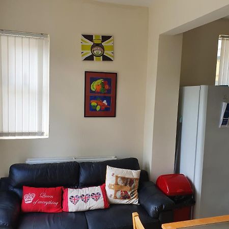 12 Person 6 Bedroom Self Catering House Liverpool Bagian luar foto