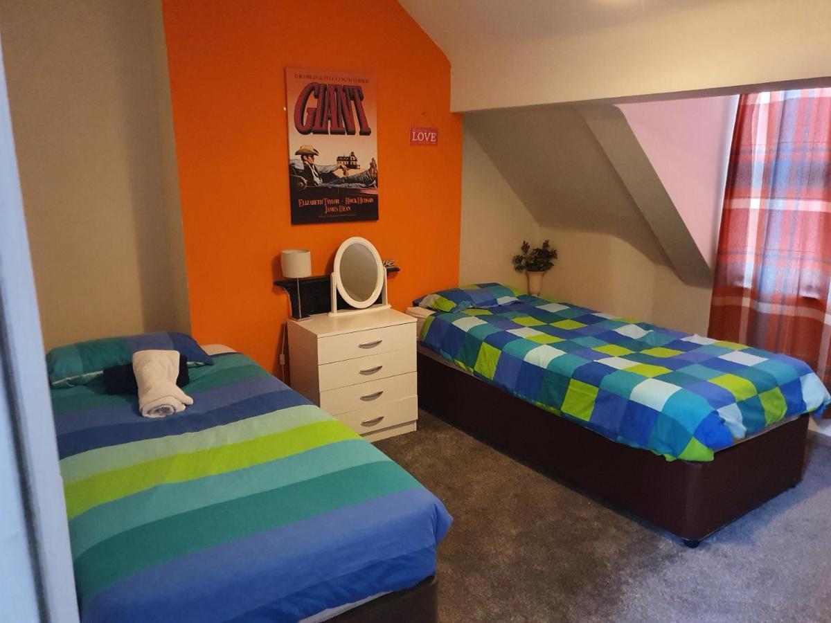 12 Person 6 Bedroom Self Catering House Liverpool Bagian luar foto
