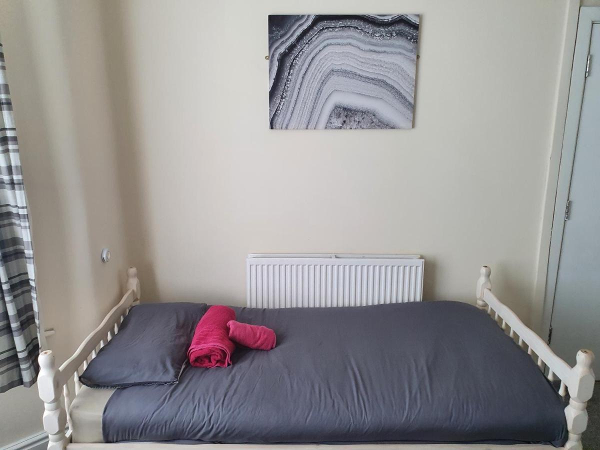 12 Person 6 Bedroom Self Catering House Liverpool Bagian luar foto