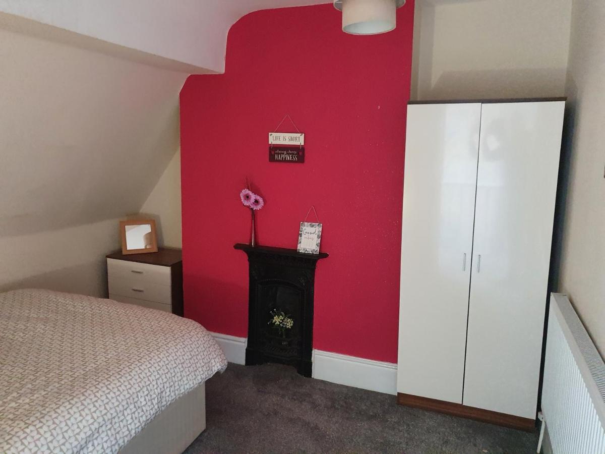 12 Person 6 Bedroom Self Catering House Liverpool Bagian luar foto