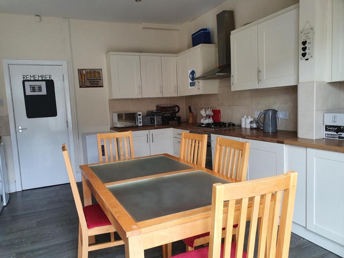12 Person 6 Bedroom Self Catering House Liverpool Bagian luar foto
