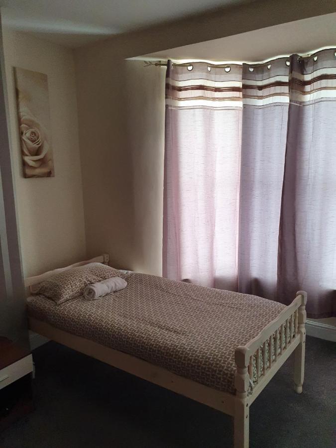 12 Person 6 Bedroom Self Catering House Liverpool Bagian luar foto