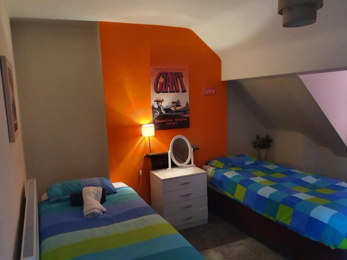 12 Person 6 Bedroom Self Catering House Liverpool Bagian luar foto