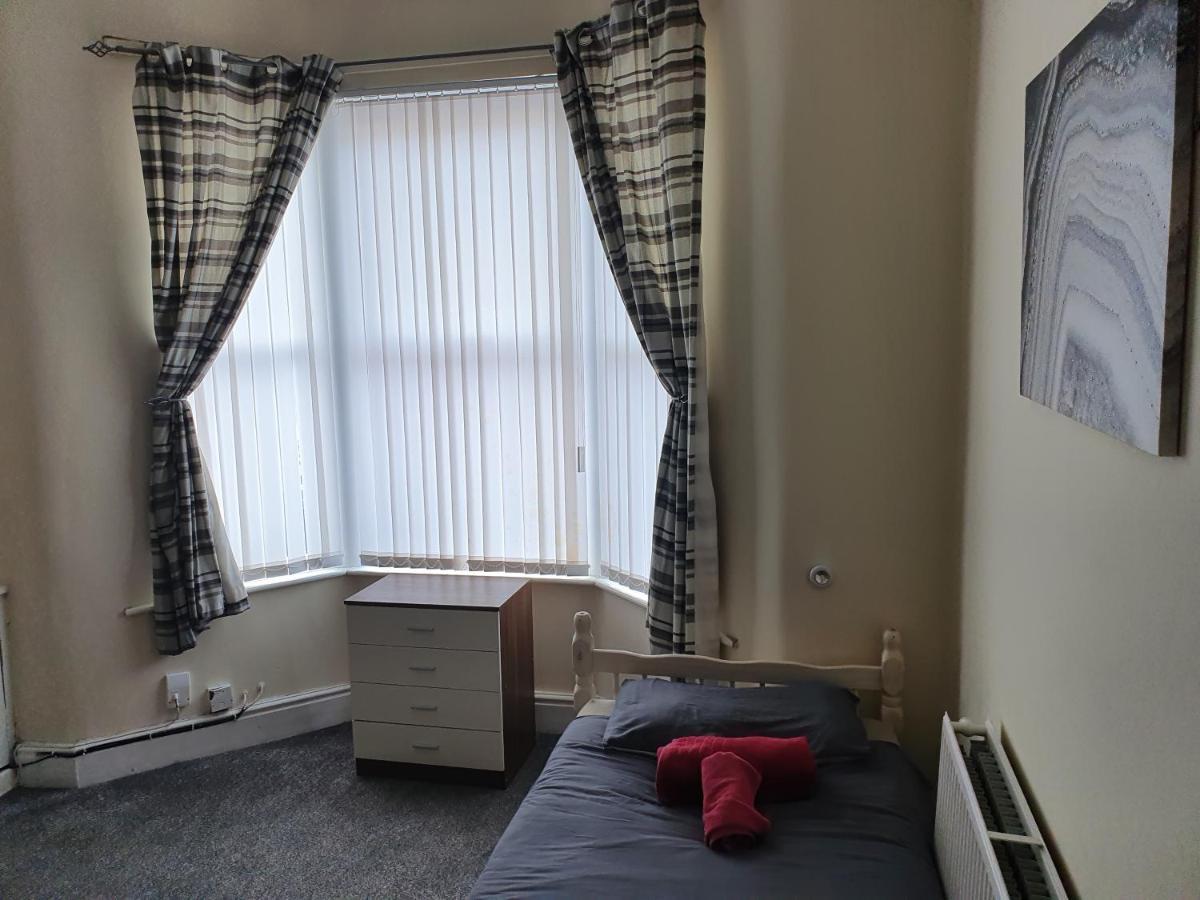12 Person 6 Bedroom Self Catering House Liverpool Bagian luar foto