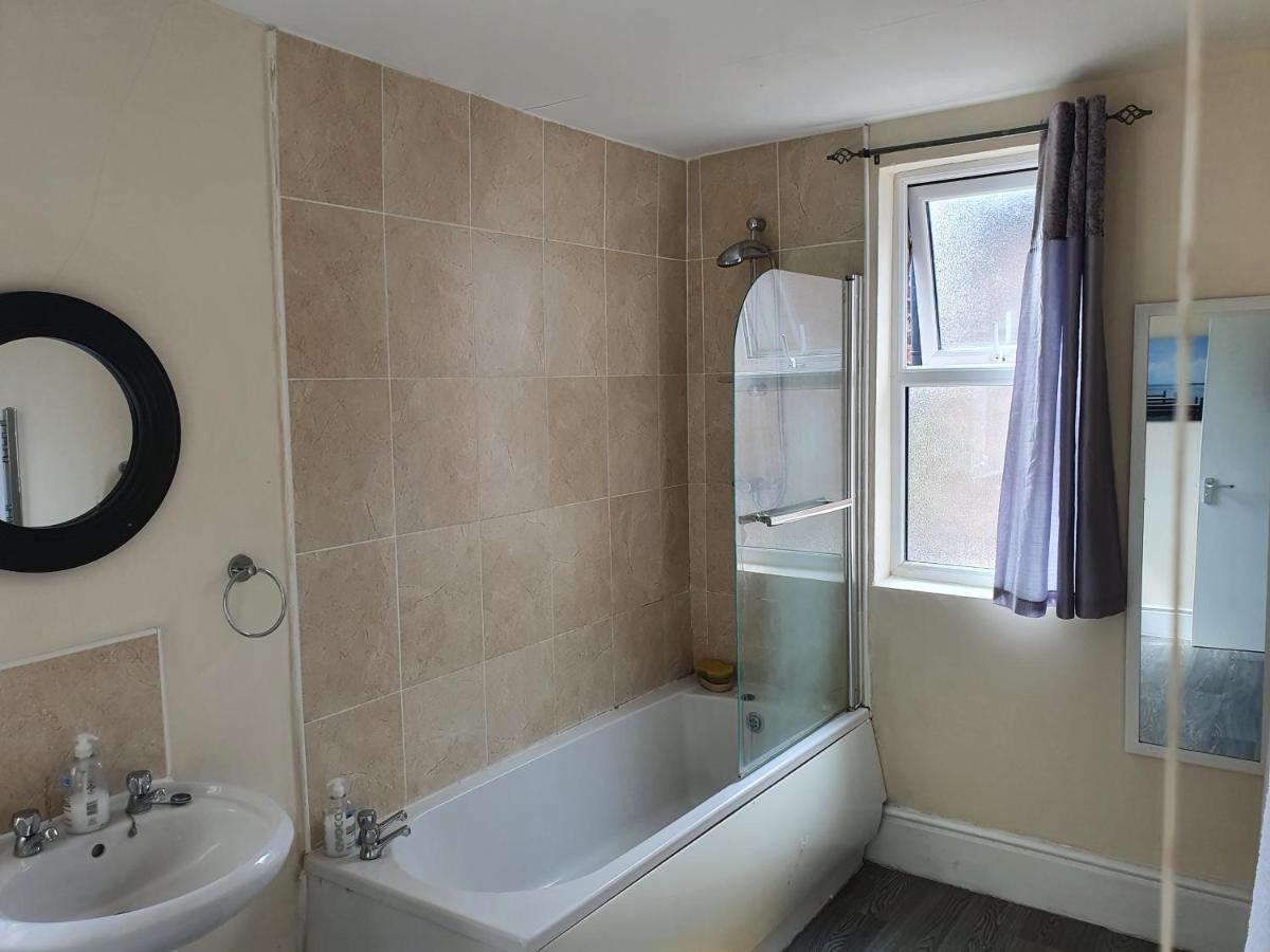12 Person 6 Bedroom Self Catering House Liverpool Bagian luar foto