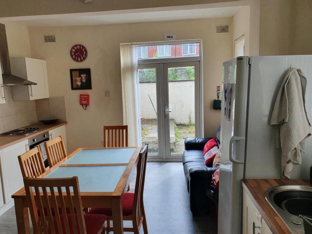 12 Person 6 Bedroom Self Catering House Liverpool Bagian luar foto